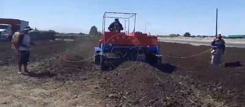 Peruvian client applying Shunxin Moving Turner for chicken manure composting Peruvian client applying Shunxin Moving Turner for chicken manure composting