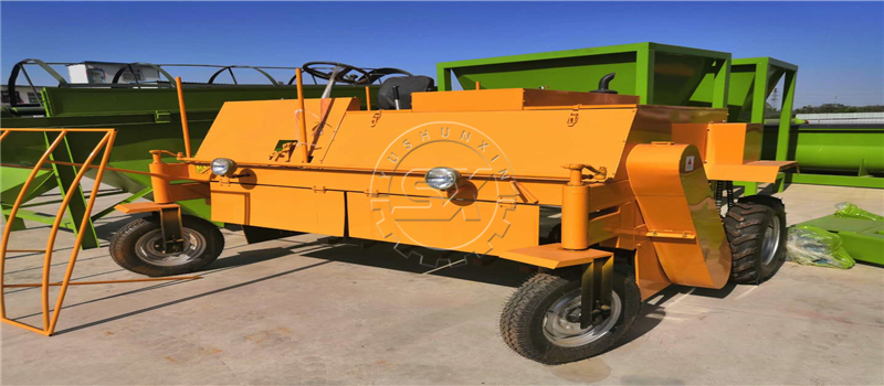 Shunxin Moving Type Organic Manure Compost Turning Machine for fertilizer processing in India